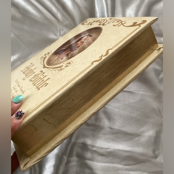 Royal Classic Portrait Edition Family Bible KJV - Picture 5 of 9